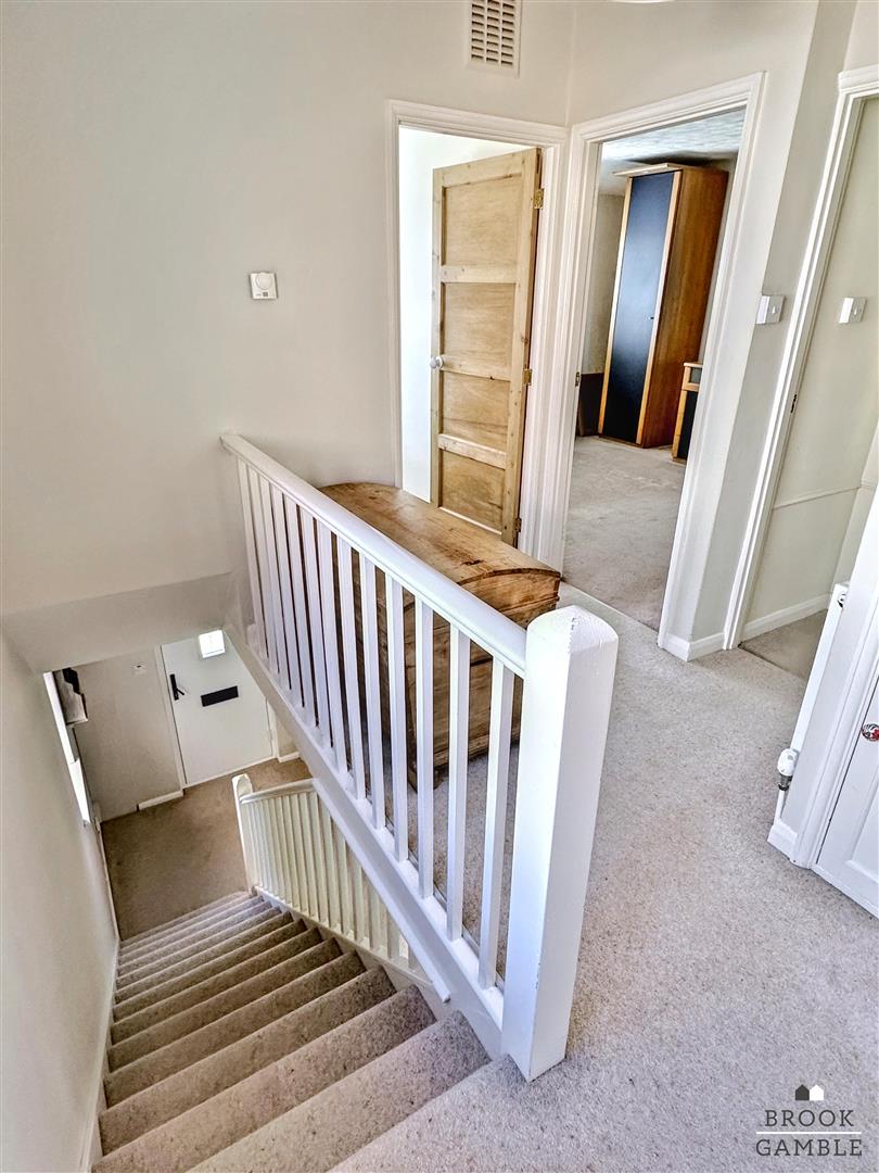 3 Bedroom House. Cherry Garden Road in Eastbourne, East Sussex 12
